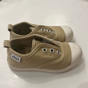 Chus Boys Beige show. Worn one time. Size 25 (8)